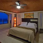 Isla 33 Resort & Villas