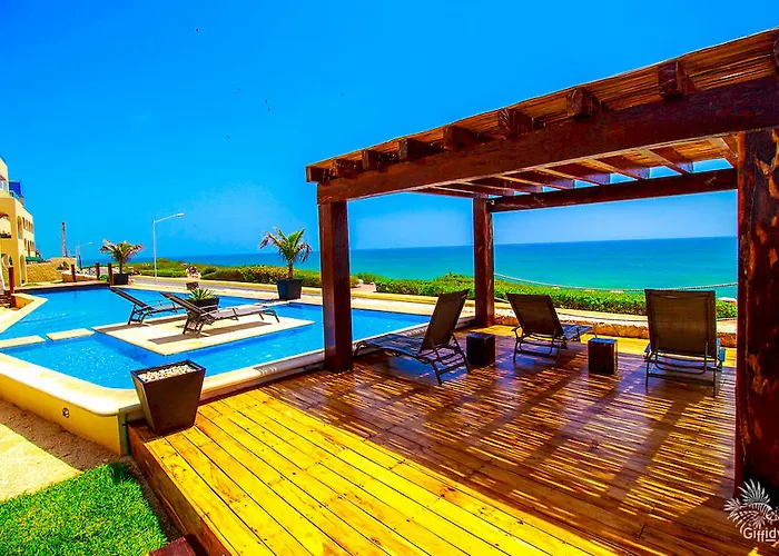Isla 33 Resort & Villas