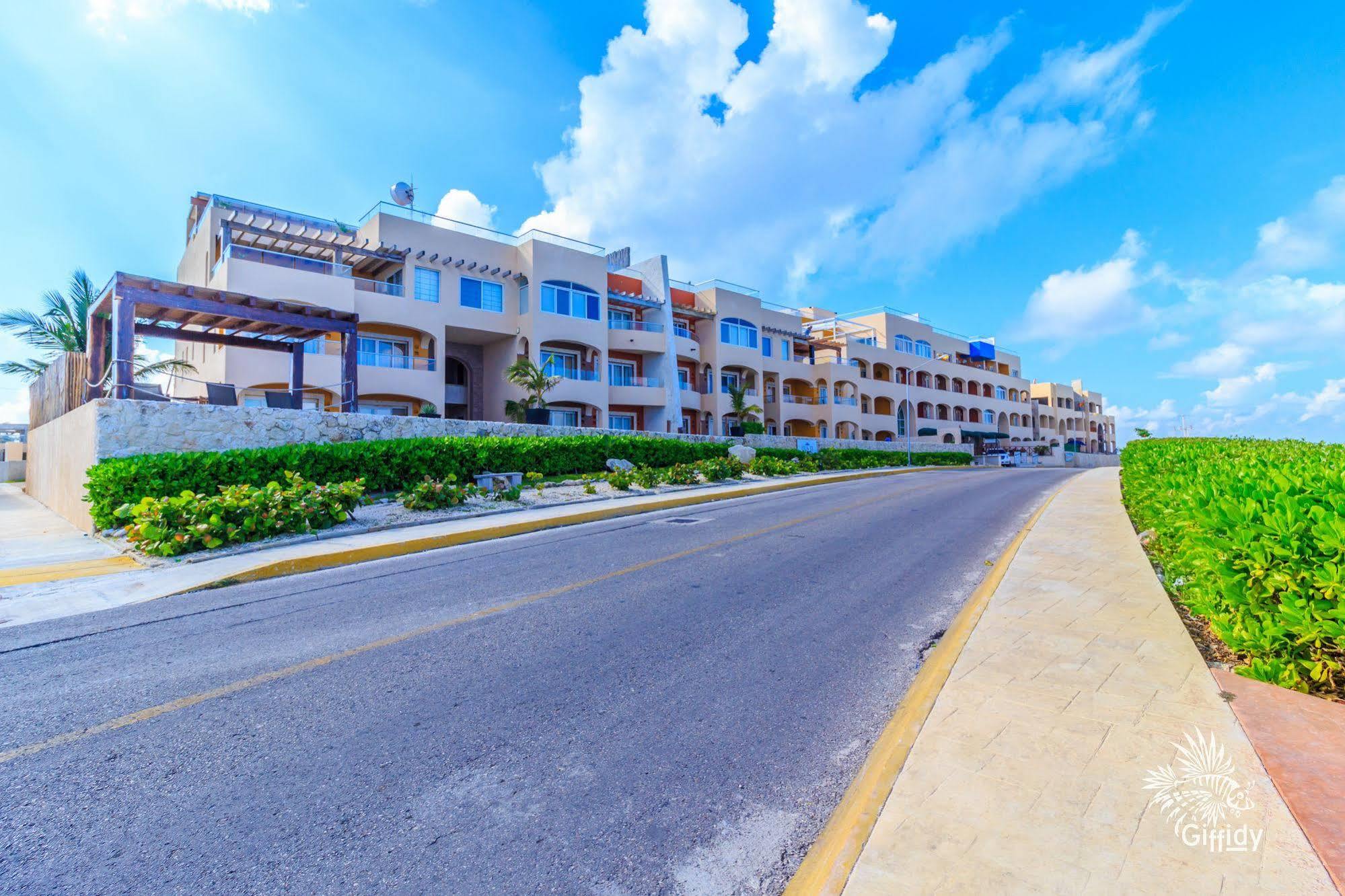 Isla 33 & Isla Mujeres